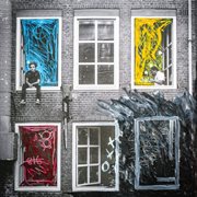 Ht̥el de ville cover image cdn