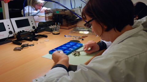 Making Stuff: Season 2. Episode 23, Watches cover image cdn