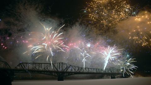 Making Stuff: Season 2. Episode 26, Fireworks show cover image cdn