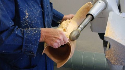 Making Stuff: Season 2. Episode 27, Prosthetic limbs cover image cdn