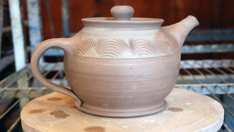 Making Stuff: Season 2. Episode 40, Pottery cover image cdn