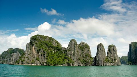 Ha Long Bay-Dramatic Karst Landscapes cover image cdn