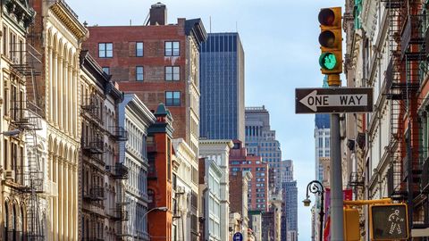 Screenwriting 101. Episode 14, Alienation Effect: Do the Right Thing cover image cdn