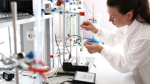 Chemistry and Our Universe. Episode 34, Manipulating Chemical Equilibrium cover image cdn