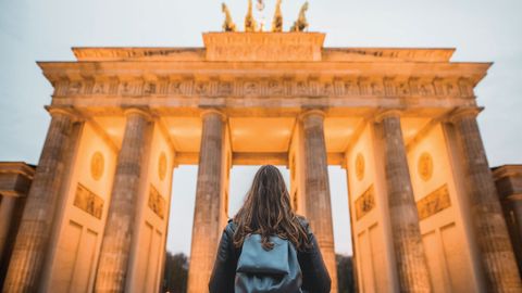 Learning German: A Journey through Language and Culture. Episode 1, Willkommen! cover image cdn