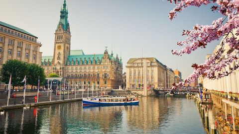 Learning German: A Journey through Language and Culture. Episode 24, Eine Reise nach Hamburg und Cuxhaven cover image cdn