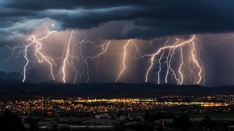 Meteorology: An Introduction to the Wonders of the Weather. Episode 22, Light and Lightning cover image cdn