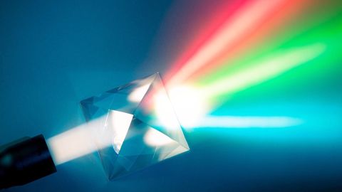 Understanding the Universe: An Introduction to Astronomy, 2nd Edition. Episode 20 The Wave-Particle Duality of Light cover image cdn