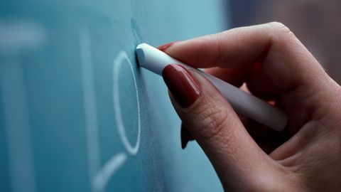 Big History: The Big Bang, Life on Earth, and the Rise of Humanity. Episode 20 Threshold 6 - What Makes Humans Different? cover image cdn