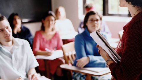 Customs of the World. Episode 4 Authority - Low Versus High Power Distance cover image cdn